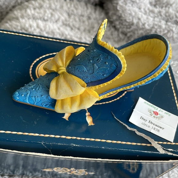 Willow Hall Age of Elegance Shoe Collection Day Dreamer hand made  hand painted - Picture 2 of 13